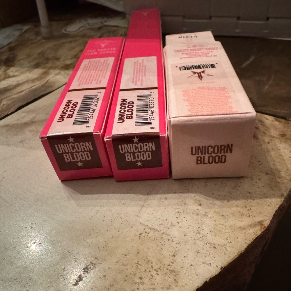Jeffree Star - UNICORN BLOOD TRIO - Lip Liner, Liquid Velour & Velvet Trap